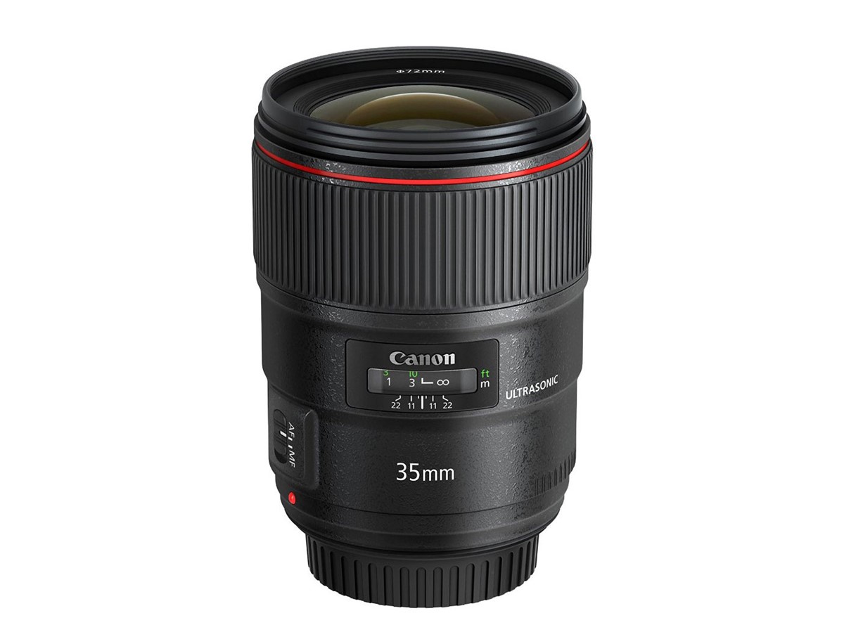 Canon EF 35mm f1.4L II USM kicsit hosszabb és nehezebb, mint az elődje.